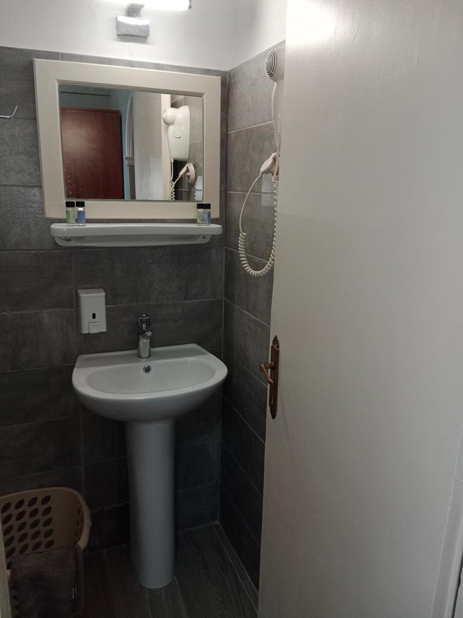 Hotel de apartamente Aristides Perama (Corfu)