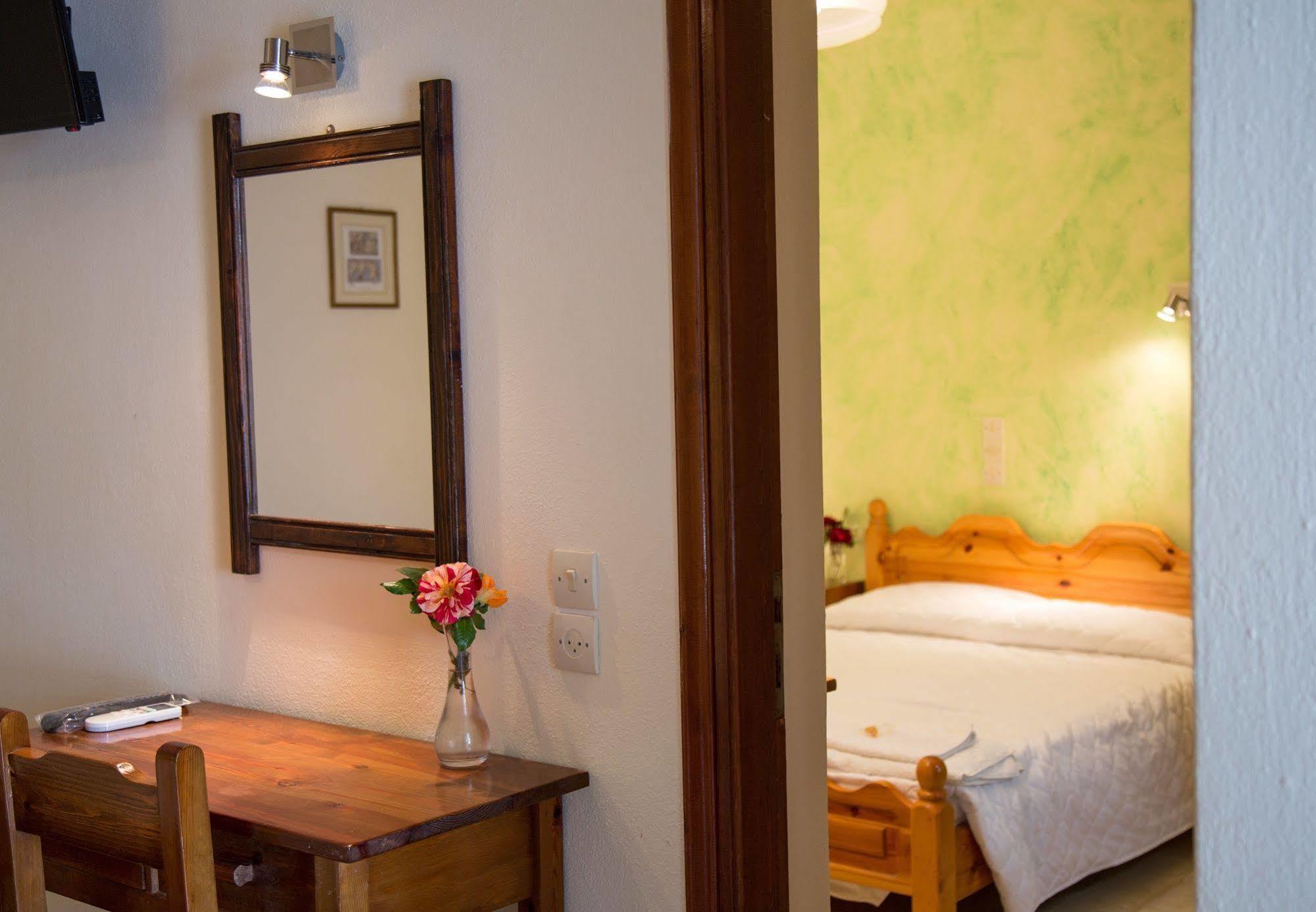 Hotel de apartamente Aristides Perama (Corfu)